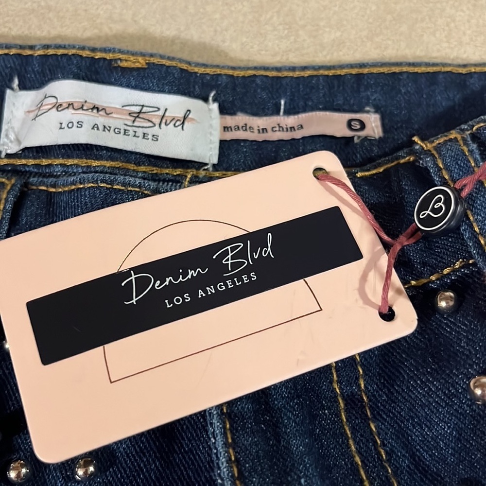 Distressed cutoffs with rhinestones NWT - Picture 7 of 7